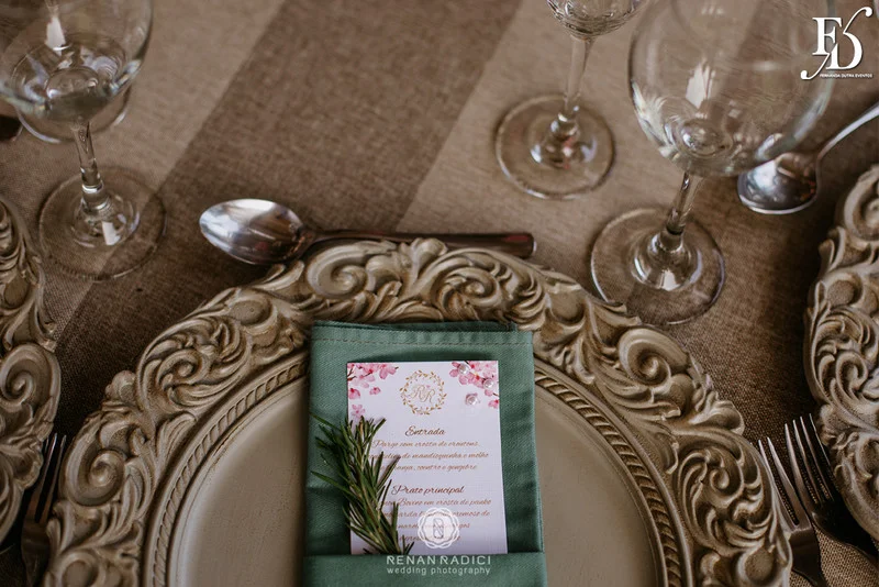 casamento diurno realizado em porto alegre rs no alto da capela por life eventos especiais cerimonialista wedding planner especializada em casamentos de alto padrão em porto alegre decoração boho chic botânica em tons de nude rosa e verde por life eventos especiais