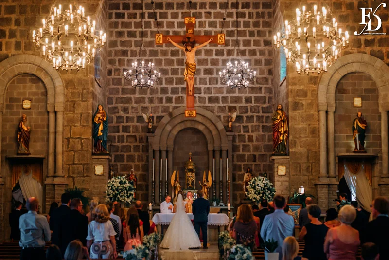 casamento para 80 pessoas mini-weeding destination wedding em gramado com organização e cerimonial de fernanda dutra da life eventos especiais com cerimonia na Igreja São Pedro de Gramado Serra Gaúcha e recepção no Hotel Ritta Hoppner