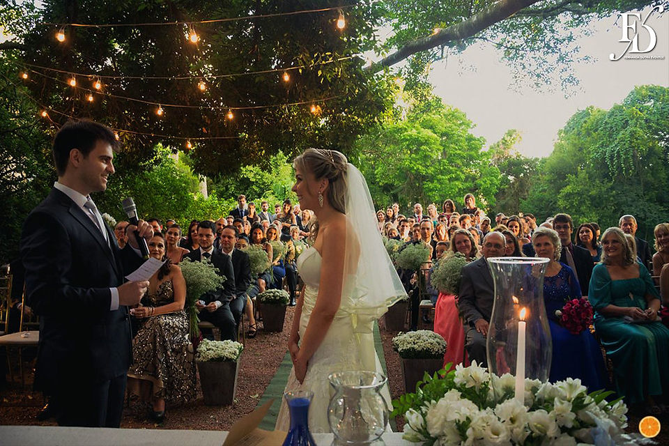 casamento com cerimônia ao ar livre em porto alegre realizado na casa da figueira na zona sul da capital gaúcha com decoração simples delicada estilo rústico com organização e cerimonial de life eventos especiais cerimonialista em porto alegre