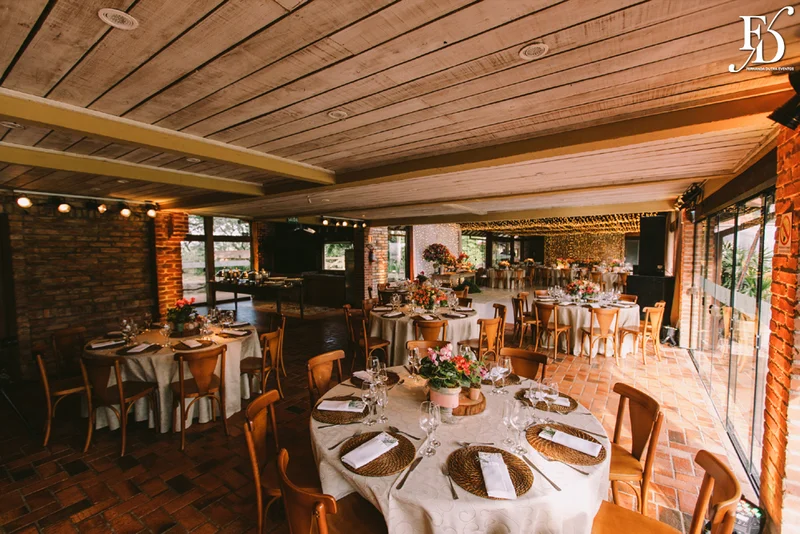 casamento no campo na querência ao ar livre em porto alegre no alto da capela cerimônia e recepção com decoração simples rústico boho-chic por life eventos especiais assessoria para noivas e casamentos em porto alegre