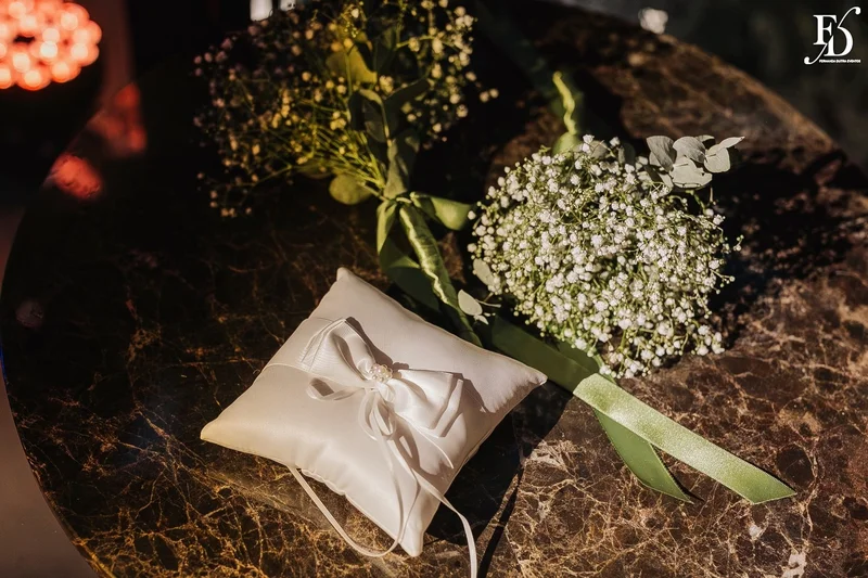 Cerimônia de casamento no Dry Moments & Drinks com convidados ao redor, Porto Alegre