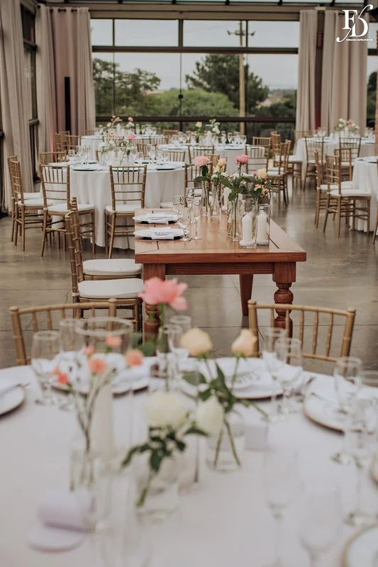 casamento no espaço paraíso em porto alegre cerimônia ao ar livre com decoração minimalista clean e delicada estilo pinterest por life eventos especiais