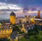 Patrícia e Giovani realizaram um casamento de princesa no Palácio da Pena, em Sintra, Portugal, com recepção no histórico Lawrence's Hotel. Um destination wedding inesquecível.