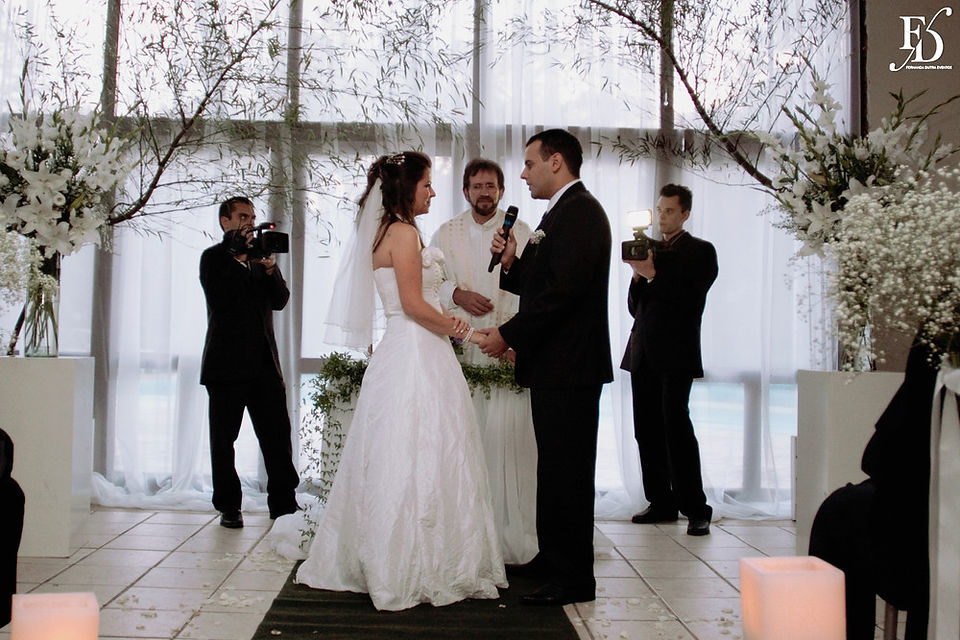 casamento descontraído e divertido com decoração simples em verde e branco com cerimônia no local realizado na sociedade de engenharia do rs casamento da cerimonialista fernanda dutra da life eventos especiais cerimonialista em porto alegre para casamento