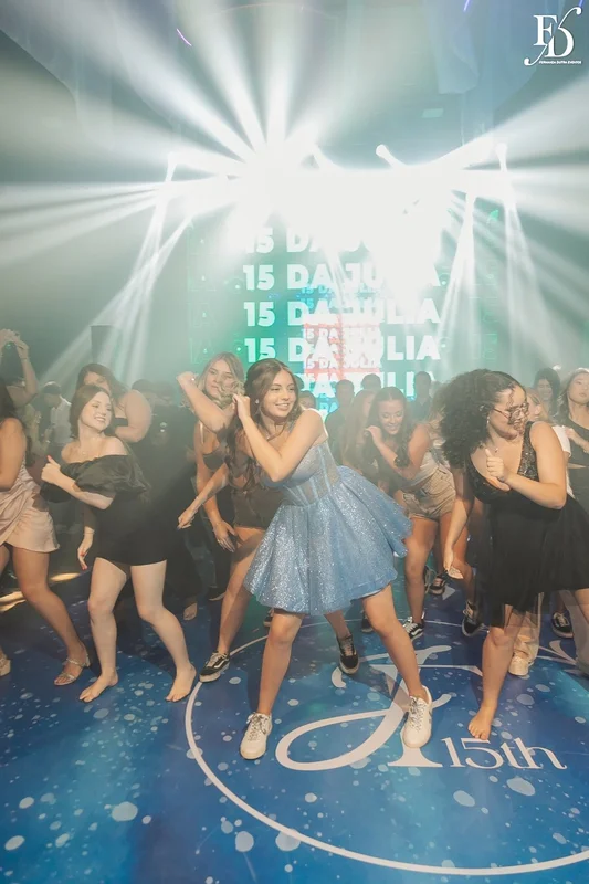 festa de 15 anos porto alegre na casa vetro com tema de aurora boreal