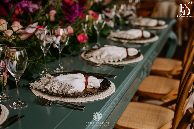 casamento diurno realizado em porto alegre rs no alto da capela por life eventos especiais cerimonialista wedding planner especializada em casamentos de alto padrão em porto alegre decoração boho chic botânica em tons de nude rosa e verde por life eventos especiais