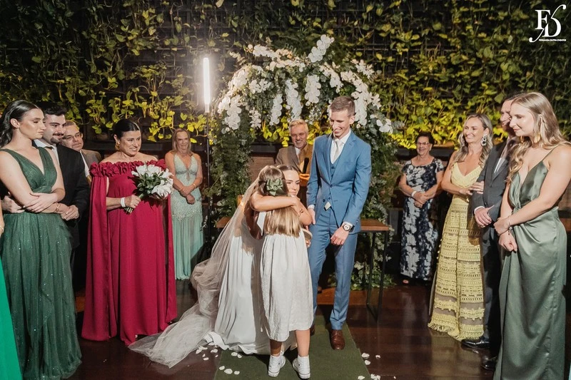 casamento no dry moments & drinks em porto alegre decoração moderna clean e sofisticada com copo de leite