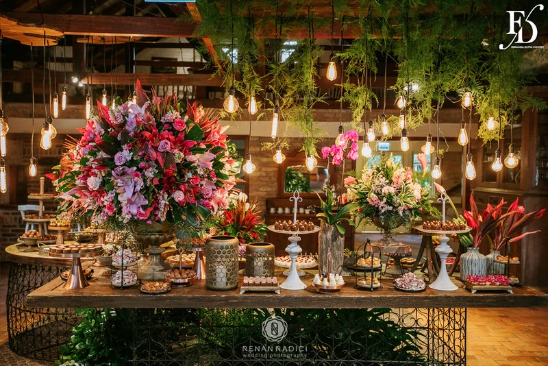 casamento diurno realizado em porto alegre rs no alto da capela por life eventos especiais cerimonialista wedding planner especializada em casamentos de alto padrão em porto alegre decoração boho chic botânica em tons de nude rosa e verde por life eventos especiais