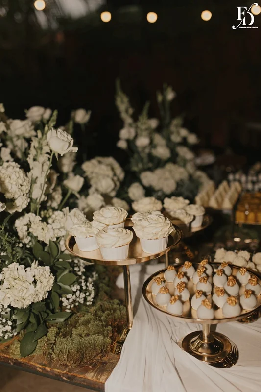mesa de doces casamento le bistrot gourmet com decoração em preto e branco
