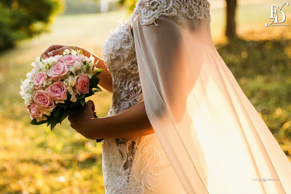 casamento do goleiro brenno do grêmio de porto alegre com a linda victoria fogazzi com uma cerimônia ao ar livre em porto alegre num lindo entardecer de verão e recepção em tons de marsala no salão principal da sede campestre da associação do ministério público por life eventos especiais cerimonialista em porto alegre