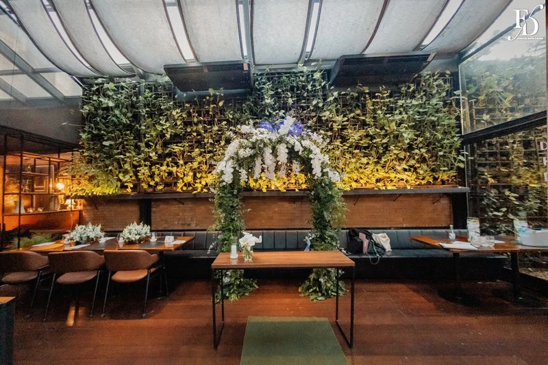 casamento no dry moments & drinks em porto alegre decoração moderna clean e sofisticada com copo de leite