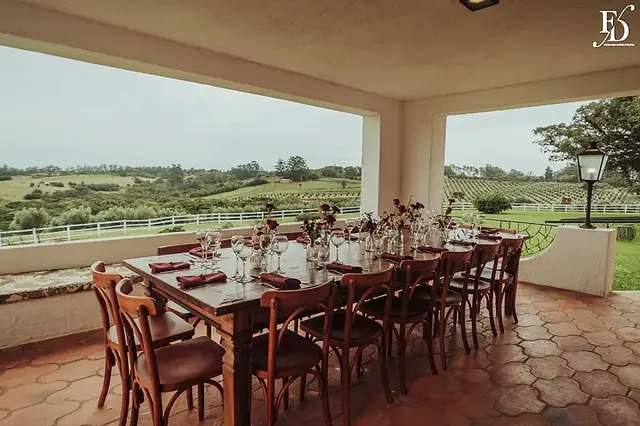 casamento organizado por life eventos especiais na estância das oliveiras em viamão com decoração campeira rústica e minimalista para um casal autêntico e cheio de personalidade