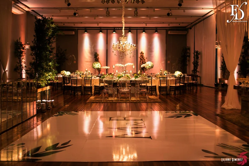 casamento com cerimônia na casa vetro em porto alegre e cerimônia na igreja cristo bom pastor com decoração clean clássica sofisticada e contemporânea em branco verde prataria e cristais por life eventos esepciais cerimonialista wedding planner em porto alegre
