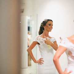 casamento com cerimônia recepção e festa no clube veleiros do sul em porto alegre cerimônia montada ao ar livre à beira do guaíba mas executada no plano B na parte interna do salão em função da chuva por life eventos especiais cerimonialista de casamento em porto alegre