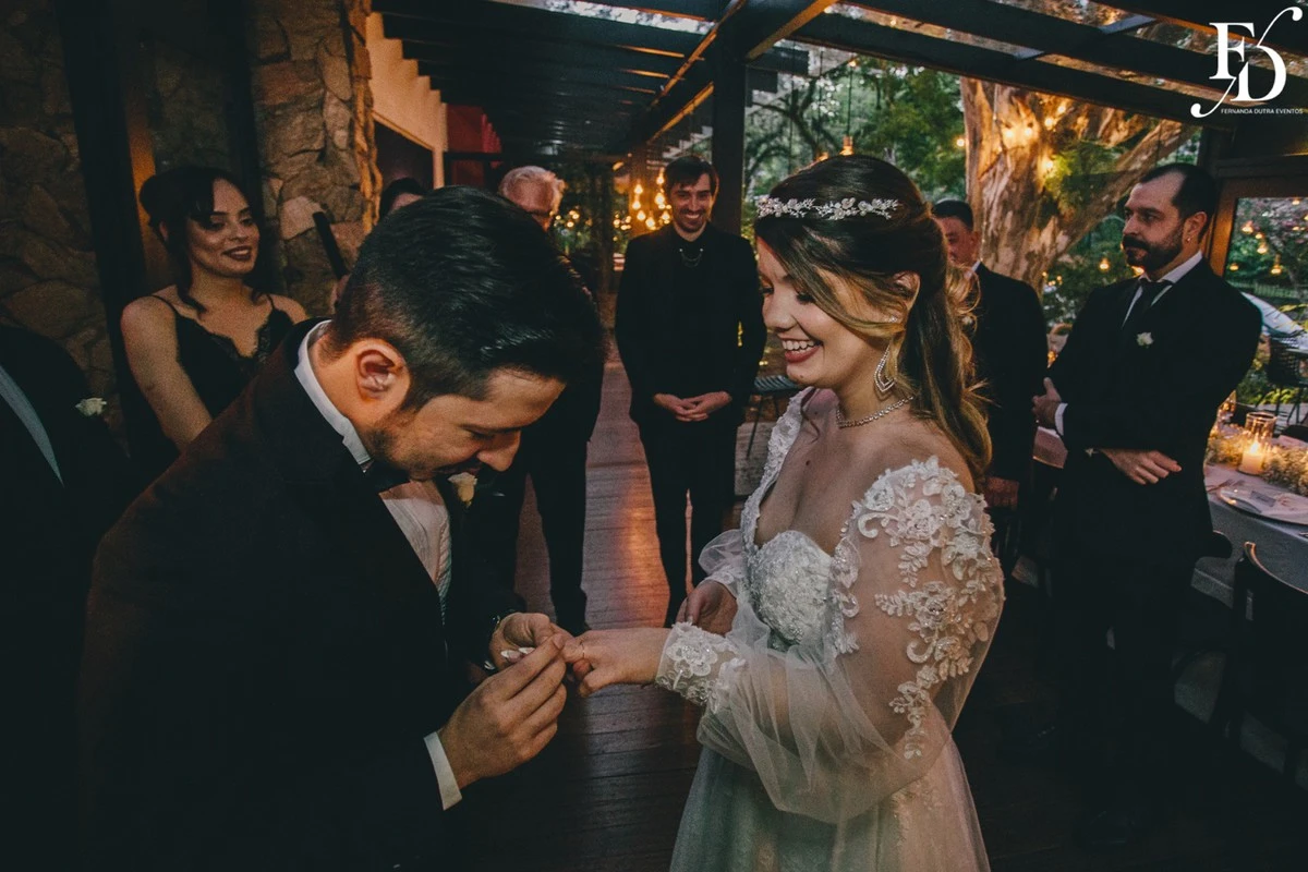 casamento com estética "old money" realizado no le bistrot gourmet em porto alegre por life eventos especiais mini-wedding casamento porto alegre