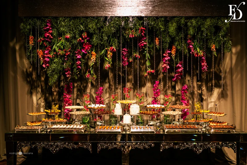 casamento com cerimônia na igreja santa teresinha do menino jesus na rua ramiro barcelos em porto alegre e recepção e festa na casa vetro com decoração moderna contemporânea sofisticada luxuosa em tons de cinza prata e flores coloridas na paleta de tons terrosos por life eventos especiais cerimonialista de casamento em porto alegre
