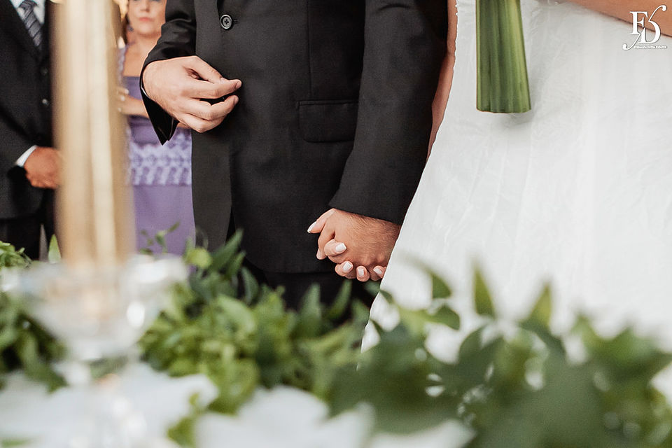 casamento descontraído e divertido com decoração simples em verde e branco com cerimônia no local realizado na sociedade de engenharia do rs casamento da cerimonialista fernanda dutra da life eventos especiais cerimonialista em porto alegre para casamento