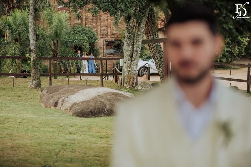 casamento no espaço paraíso em porto alegre cerimônia ao ar livre com decoração minimalista clean e delicada estilo pinterest por life eventos especiais