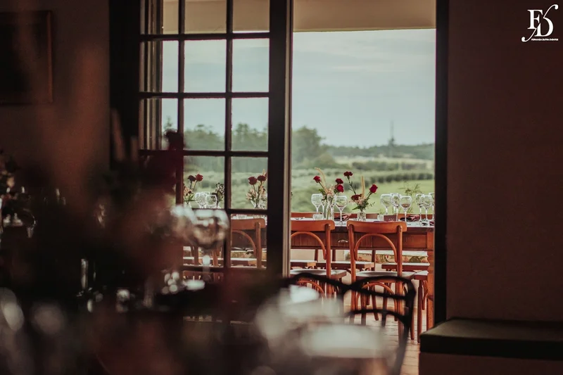 casamento organizado por life eventos especiais na estância das oliveiras em viamão com decoração campeira rústica e minimalista para um casal autêntico e cheio de personalidade