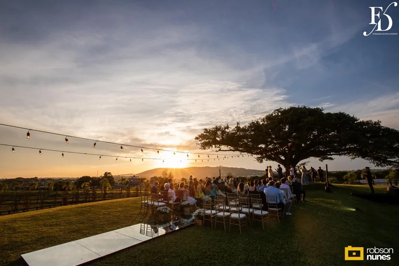 casamento destination wedding no Espaço Paraíso em Porto Alegre Alvorada Viamão noivo americano e noiva brasileira equipe bilingue de cerimonial evento com decoração romântida elegante e sofisticada em tons de rosa