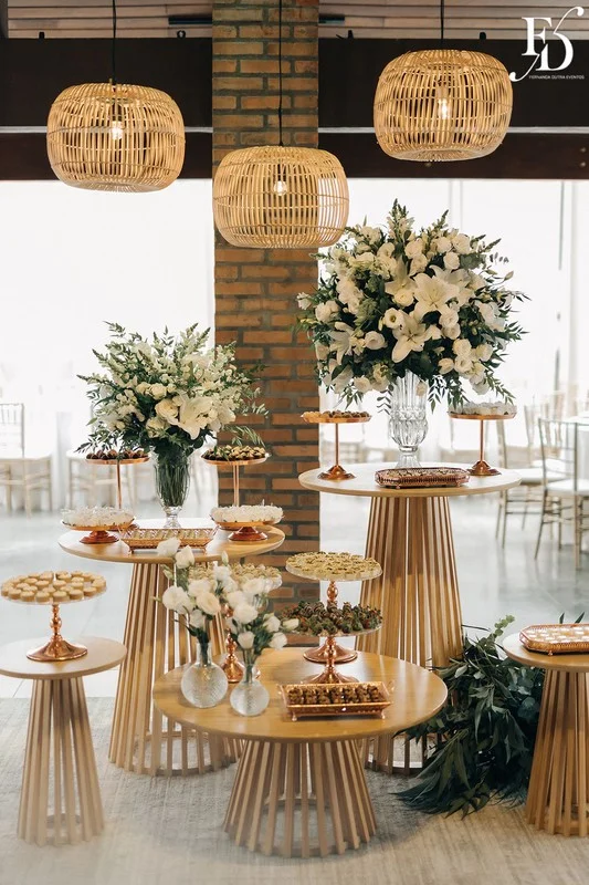 casamento espaço paraíso em porto alegre rústico chique sleeping beauties decoração clássica por life eventos especiais verde branco casamento cristão mesa de doces