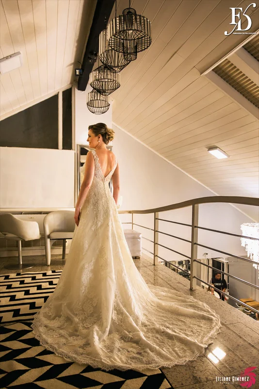 casamento com cerimônia na casa vetro em porto alegre e cerimônia na igreja cristo bom pastor com decoração clean clássica sofisticada e contemporânea em branco verde prataria e cristais por life eventos esepciais cerimonialista wedding planner em porto alegre