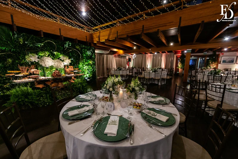 casamento a beira do rio guaiba em porto alegre no clube veleiros do sul com decoração botânica greenery sofisticada moderna e elegante por life eventos especiais assessoria e cerimonial de casamento em porto alegre casamentos de luxo