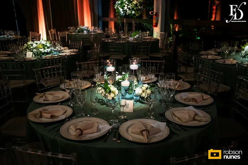 casamento com cerimônia e recepção no party room em porto alegre com projeto de decoração elegante e sofisticado em verde e branco estilo greenery por life eventos especiais cerimonial conduzido por fernanda dutra cerimonialista