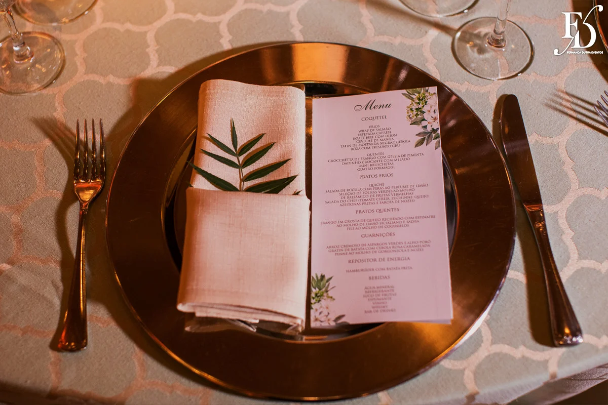 celebração de casamento civil realizada no salão imperatriz da associação leopoldina juvenil em porto alegre estilo botânico greenery luxuoso e sofisticado por life eventos especiais