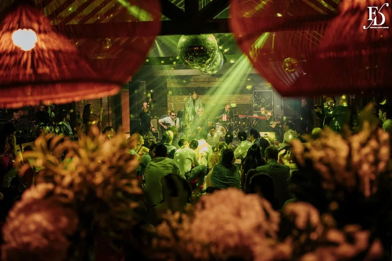 casamento no alto da capela em porto alegre com decoração elegante sofisticada delicada em verde e branco por life eventos especiais tonho croco tributo ao tim maia casamento