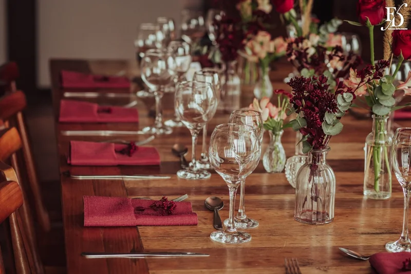 casamento organizado por life eventos especiais na estância das oliveiras em viamão com decoração campeira rústica e minimalista para um casal autêntico e cheio de personalidade