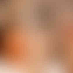 Casamento com cerimônia na Igreja Santa Teresinha do Menino Jesus, em Porto Alegre, e recepção na Merci Casa de Eventos, com projeto de decoração delicado, romântico, em estilo rústica, com a paleta do marrom, nude e amarelo.