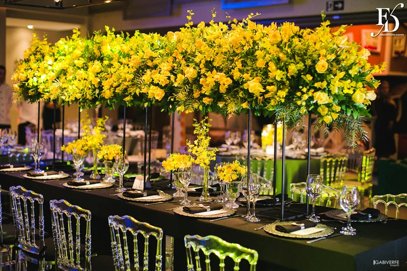 casamento com cerimônia na igreja são josé la salle em canoas rs e recepção na lalux casa de festas com decoração moderna sofisticada elegante em amarelo cinza e preto por life eventos especiais assessoria e organização de casamentos em porto alegre