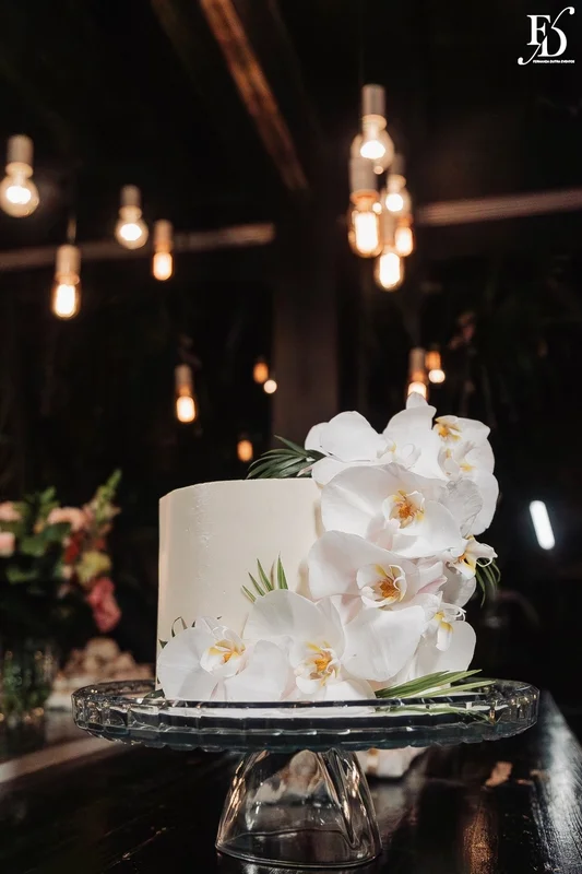 bolo de casamento com orquídeas