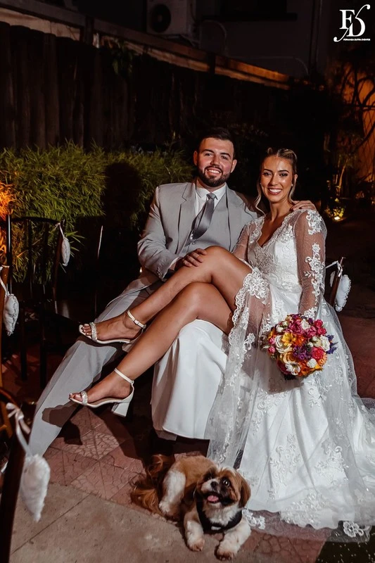 casamento mini-wedding realizado no lá nos fundos em porto alegre restaurante puppi baggio com decoração boho minimalista em verde e branco festa animada e descontraída com cerimonial de life eventos especiais cerimonialista de casamento em porto alegre 