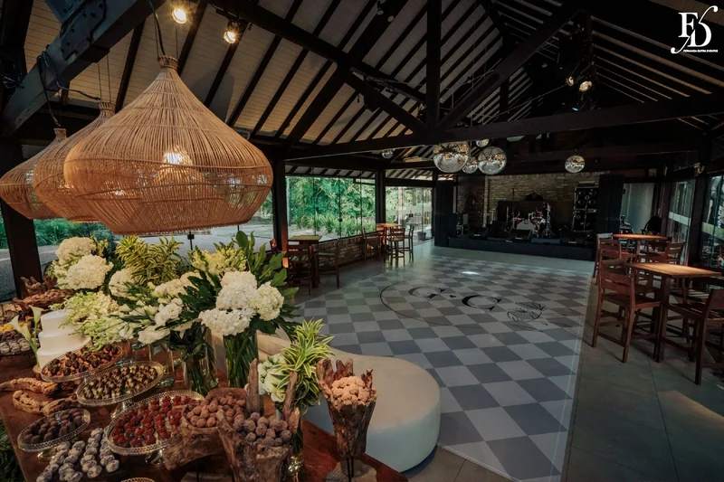 casamento no alto da capela em porto alegre com decoração elegante sofisticada delicada em verde e branco por life eventos especiais 