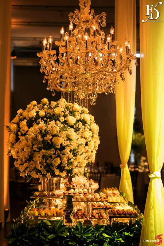casamento destination wedding com cerimônia e festa na casa vetro em porto alegre com a cerimônia realizada na parte interna da casa com decoração clean elegante e clássica em branco e verde por life eventos especiais destination wedding em porto alegre cerimonialista em porto alegre
