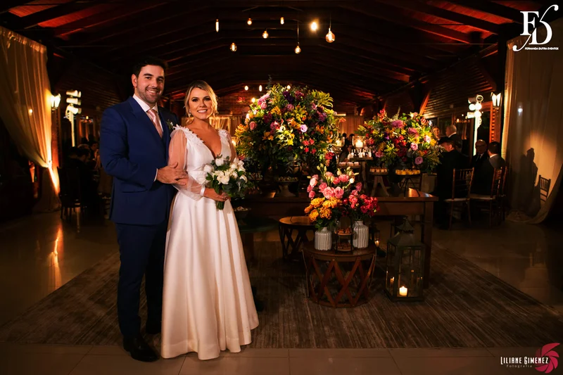 casamento realizado no sítio da figueira em porto alegre numa noite fria de inverno com decoração rústico delicada botânica organização e cerimonial de life eventos especiais cerimonialista para casamentos em porto alegre