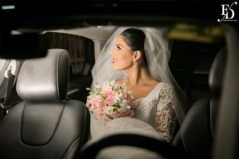 casamento com cerimônia na igreja santa teresinha do menino jesus e festa e recepção na casa vetro em Porto Alegre com organização e cerimonial de fernanda dutra da life eventos especiais cerimonialista em porto alegre