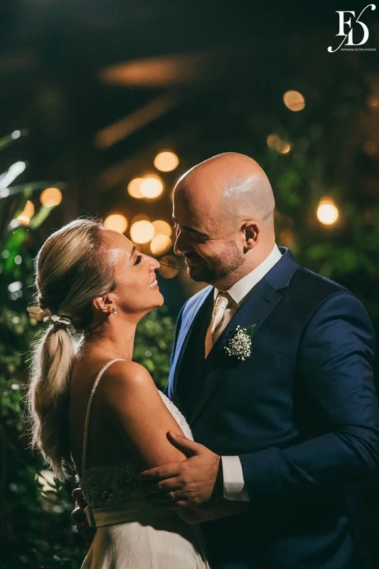 casamento realizado na igreja santa cecília em porto alegre e recepção no le bistrot gourmet com decoração colorida vibrante tropical por life eventos especiais cerimonialista de casamento em porto alegre