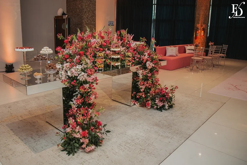 mesa de doces festa de 15 anos na praça dos fundadores do grêmio náutico união GNU