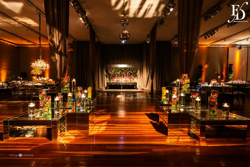 casamento com cerimônia na igreja santa teresinha do menino jesus na rua ramiro barcelos em porto alegre e recepção e festa na casa vetro com decoração moderna contemporânea sofisticada luxuosa em tons de cinza prata e flores coloridas na paleta de tons terrosos por life eventos especiais cerimonialista de casamento em porto alegre