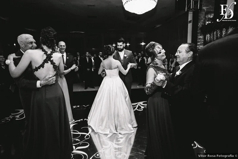 casamento com cerimônia na igreja nossa senhora da conceição igreja matriz de são leopoldo e festa no espaço tao em novo hamburgo com decoração outonal em tons terrosos marsala laranja e amarelo num projeto luxuoso sofisticado e elegante por fernanda dutra cerimonialista em porto alegre por life eventos especiais