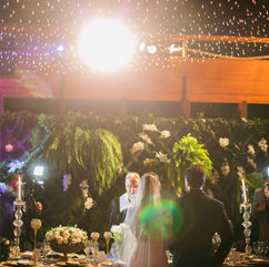 casamento com cerimônia recepção e festa no clube veleiros do sul em porto alegre cerimônia montada ao ar livre à beira do guaíba mas executada no plano B na parte interna do salão em função da chuva por life eventos especiais cerimonialista de casamento em porto alegre