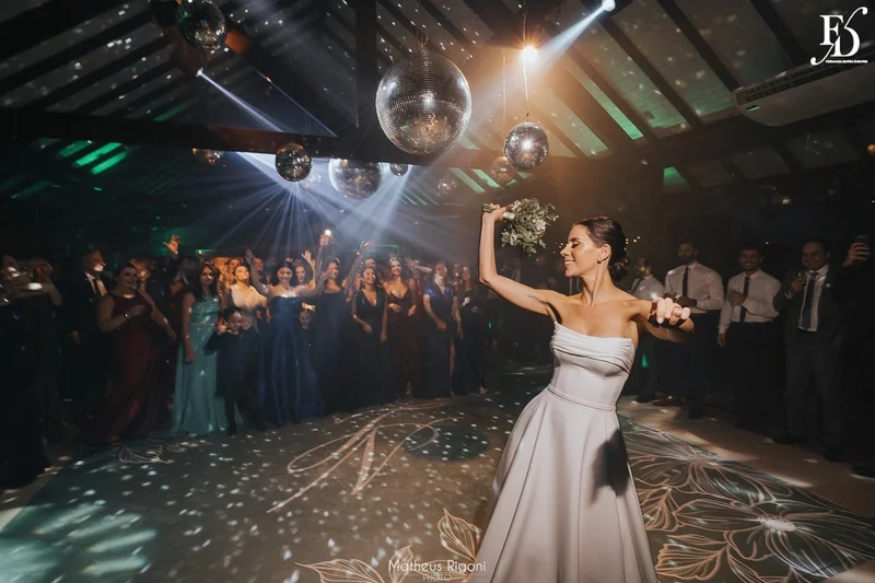 casamento elegante e sofisticado no alto da capela em porto alegre com decoração botânica greenery em verde e branco por life eventos especiais