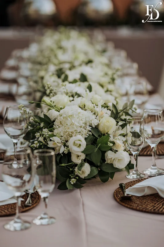 casamento realizado na casa na chácara em porto alegre mini-wedding intimista para 40 convidados com decoração clássica e elegante em branco e verde por life eventos especiais cerimonialistas em porto alegre