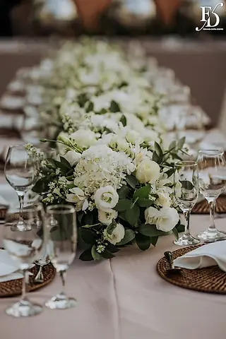casamento realizado na casa na chácara em porto alegre mini-wedding intimista para 40 convidados com decoração clássica e elegante em branco e verde por life eventos especiais cerimonialistas em porto alegre
