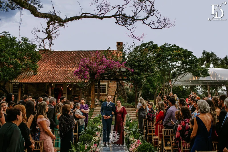 casamento diurno realizado em porto alegre rs no alto da capela por life eventos especiais cerimonialista wedding planner especializada em casamentos de alto padrão em porto alegre decoração boho chic botânica em tons de nude rosa e verde por life eventos especiais