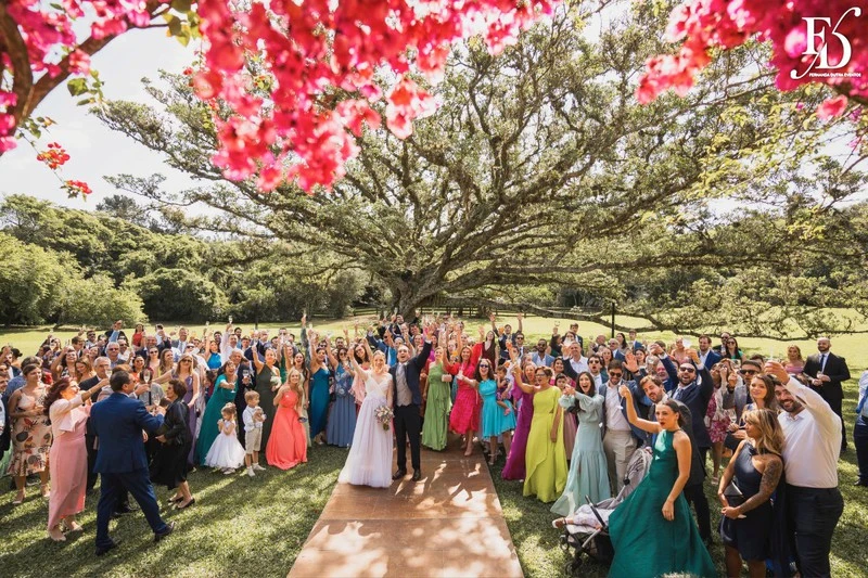 casamento diurno almoço de domingo em família no alto da capela brinde ao ar livre