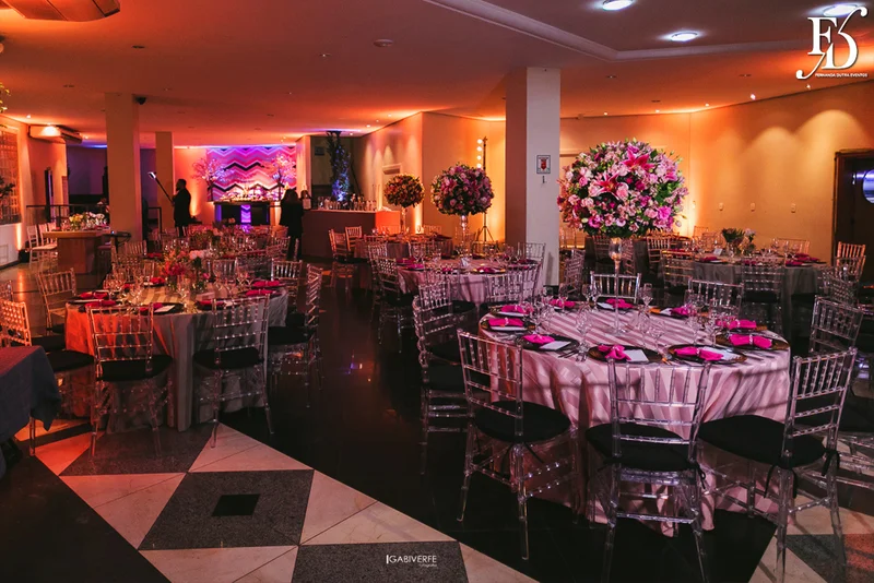 festa de aniversário de 15 anos em porto alegre realizada no foyer em grêmio náutico união gnu com decoração linda e moderna por life eventos especiais cerimonialista em porto alegre